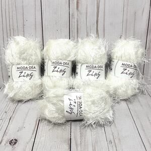 Moda Dea Zing Yarn Metallic Eyelash PEARL 1.76 oz Skein 87 yd. Lot of 5 Skeins